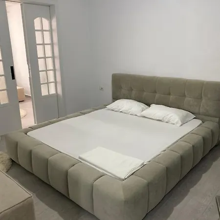 Ariana Apartament Tatil Evi Saranda